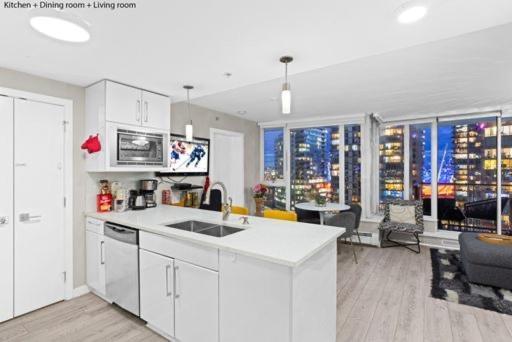 Beautiful Bright Modern Condo With Water View And Ac In Dt Vancouver 2Br,3Bd,2Bt Sleeps 6 Guests Free Parking Netflix Included Exteriör bild