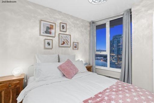 Beautiful Bright Modern Condo With Water View And Ac In Dt Vancouver 2Br,3Bd,2Bt Sleeps 6 Guests Free Parking Netflix Included Exteriör bild