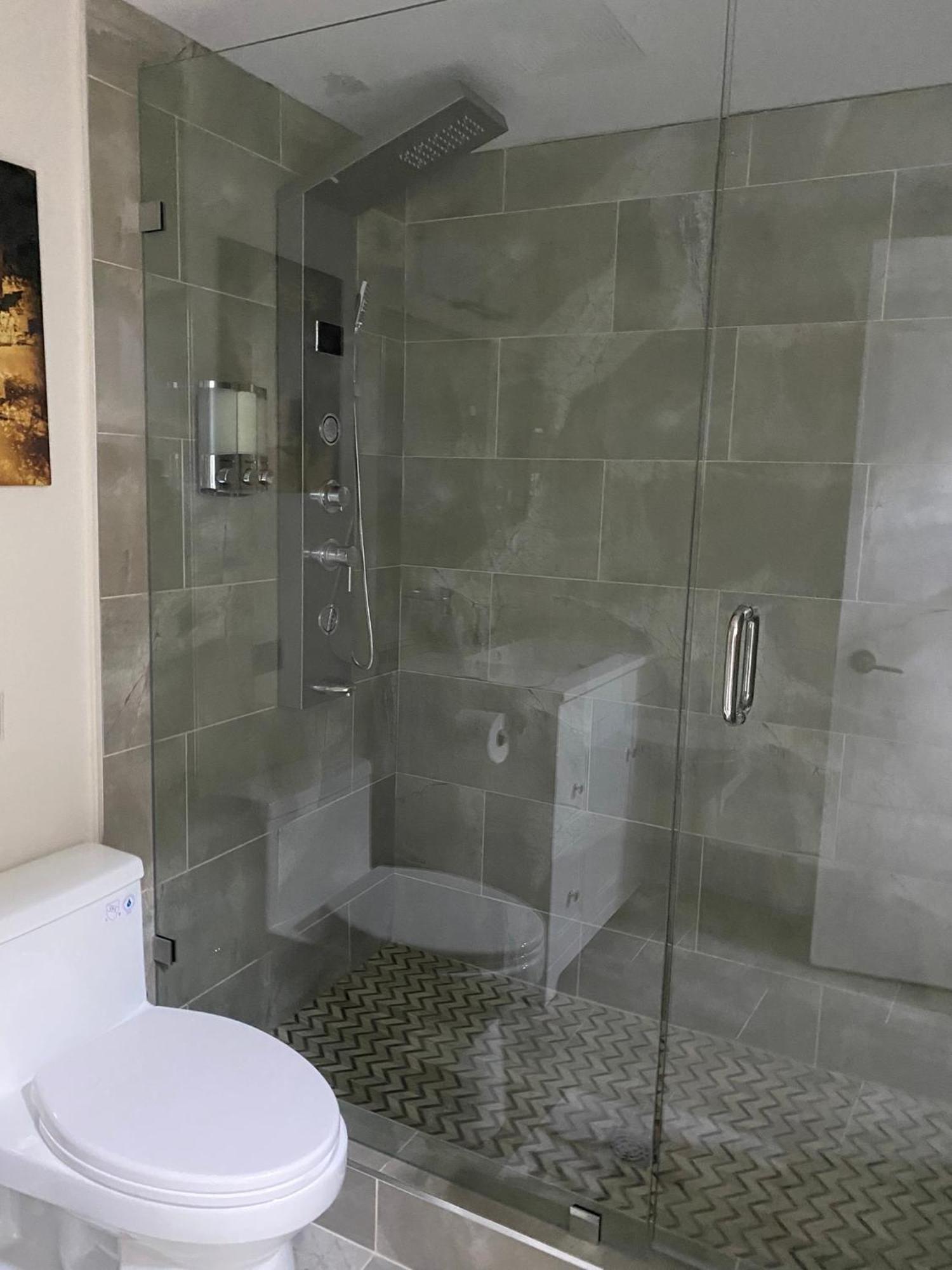 Beautiful Bright Modern Condo With Water View And Ac In Dt Vancouver 2Br,3Bd,2Bt Sleeps 6 Guests Free Parking Netflix Included Exteriör bild