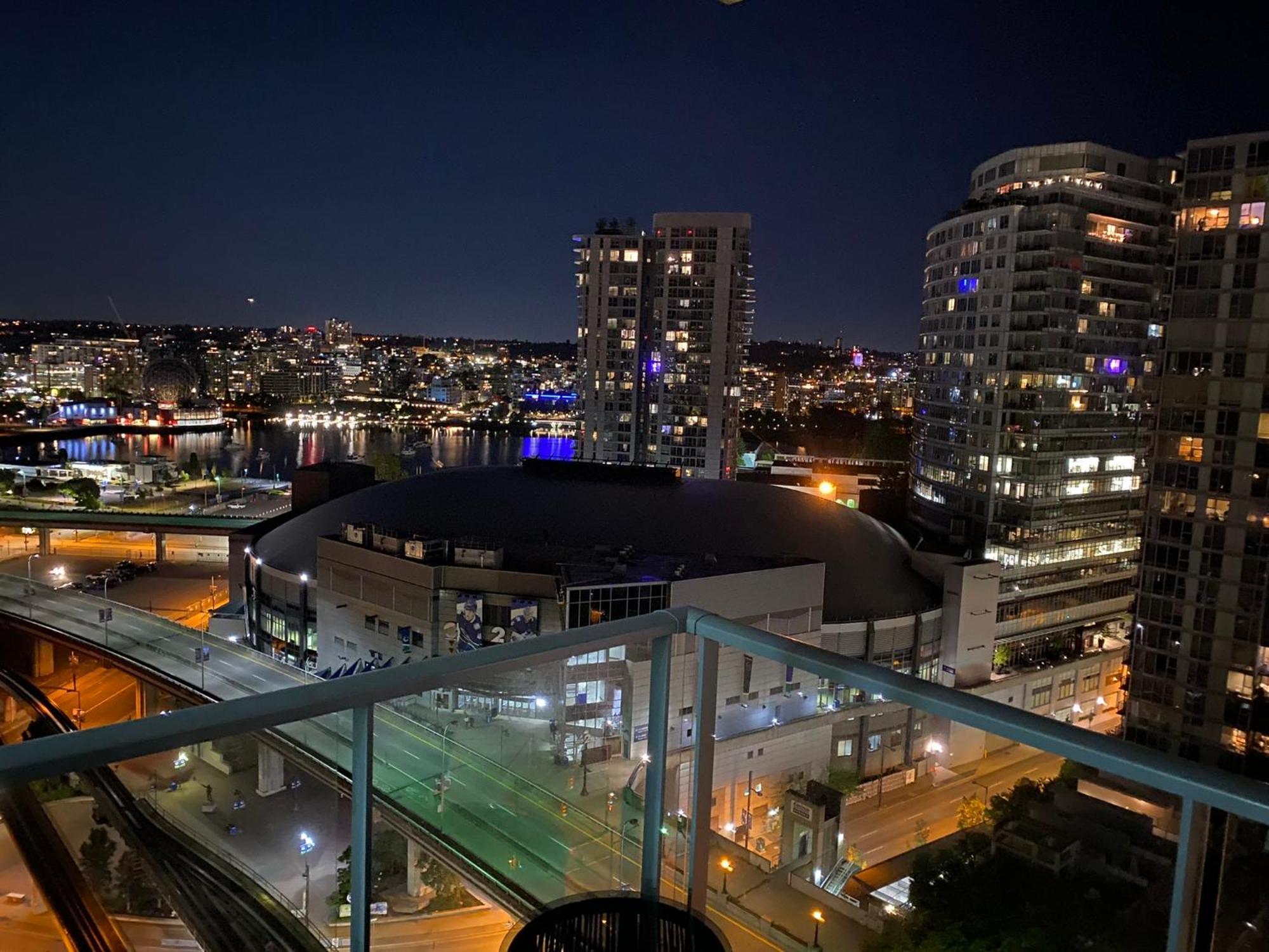 Beautiful Bright Modern Condo With Water View And Ac In Dt Vancouver 2Br,3Bd,2Bt Sleeps 6 Guests Free Parking Netflix Included Exteriör bild