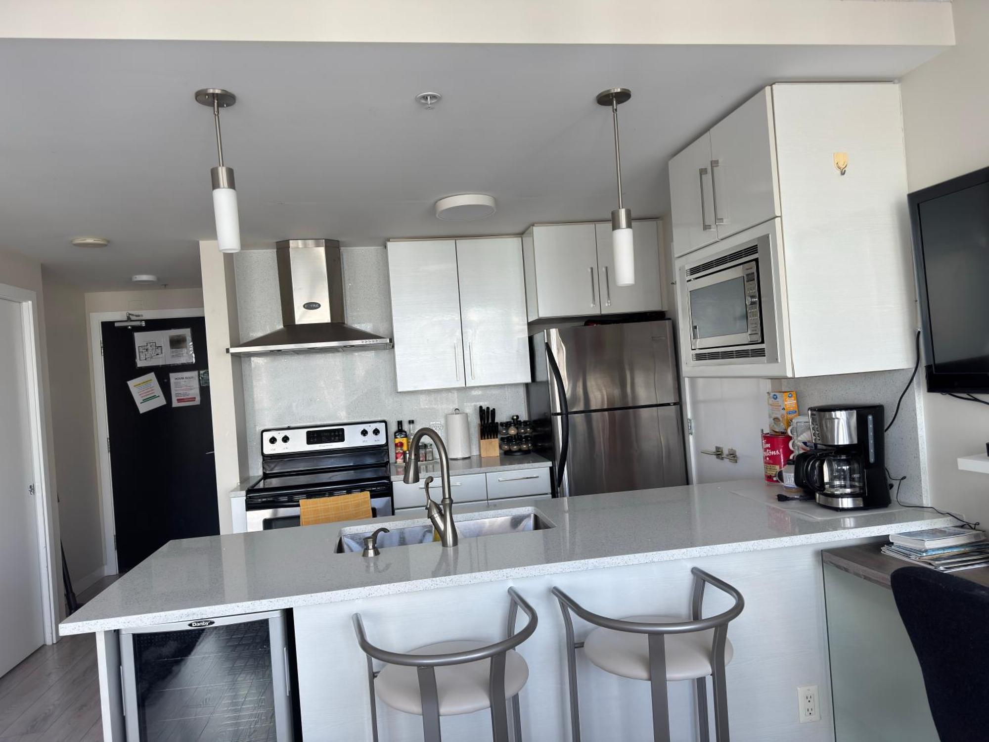 Beautiful Bright Modern Condo With Water View And Ac In Dt Vancouver 2Br,3Bd,2Bt Sleeps 6 Guests Free Parking Netflix Included Exteriör bild